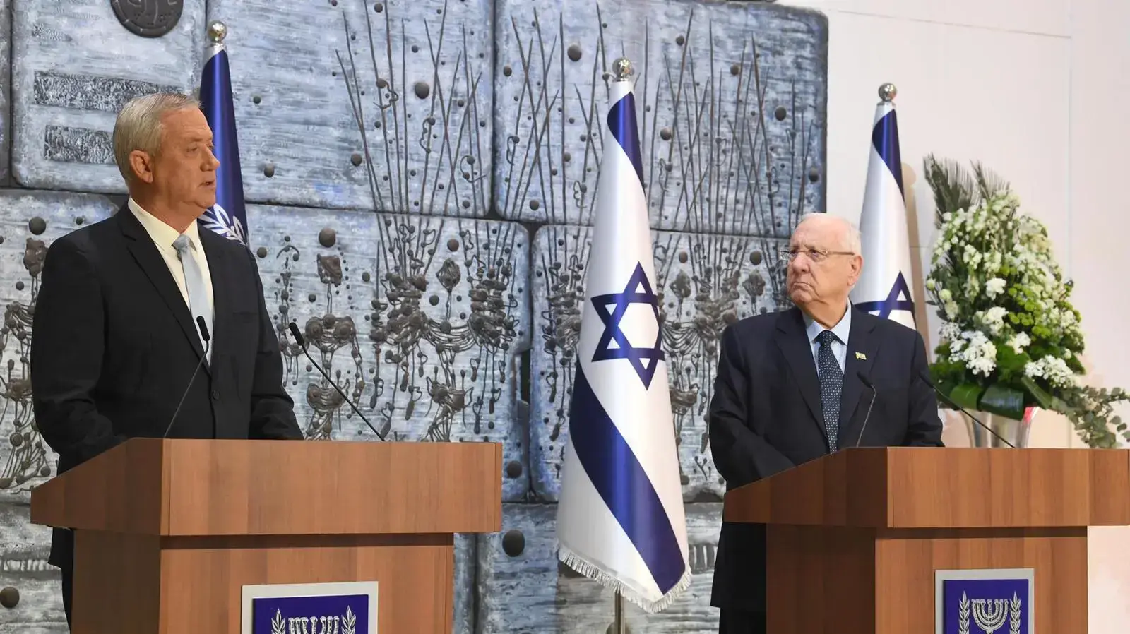 נשיא המדינה מטיל את מלאכת הרכבת הממשלה על יו"ר כחול לבן ח"כ בני גנץ, בית הנשיא, ירושלים,