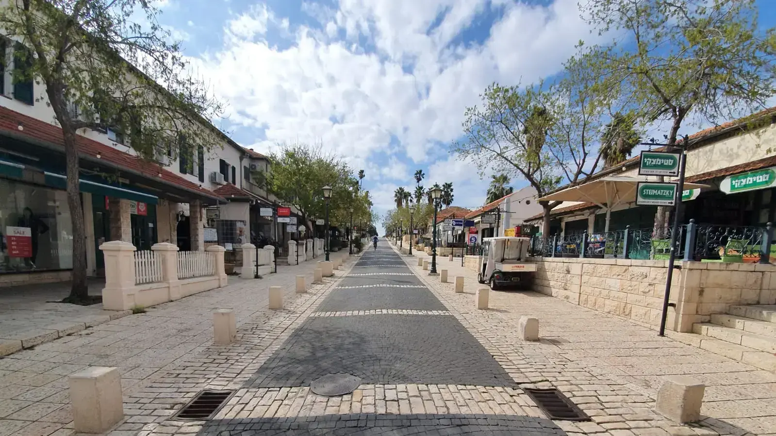 מדרחוב זכרון יעקב מרוקן מאנשים בעקבות הנחיות משרד הבריאות 17 בספטמבר 2020 מדרחוב זכרון יעקב מרוקן מאנשים בעקבות הנחיות משרד הבריאות 17 בספטמבר 2020