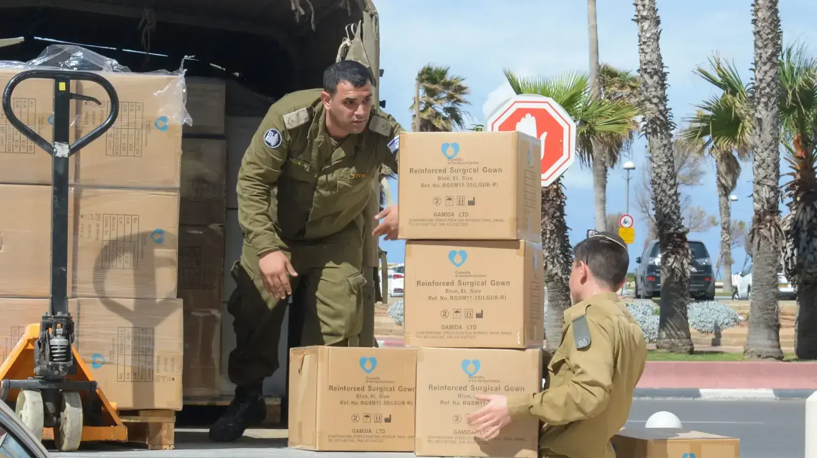 פיקוד העורף נערך במלון דן פנורמה בתל אביב, לקראת קליטת חולי הקורונה 17 במרץ 2020
פיקוד העורף נערך במלון דן פנורמה בתל אביב, לקראת קליטת חולי הקורונה 17 במרץ 2020