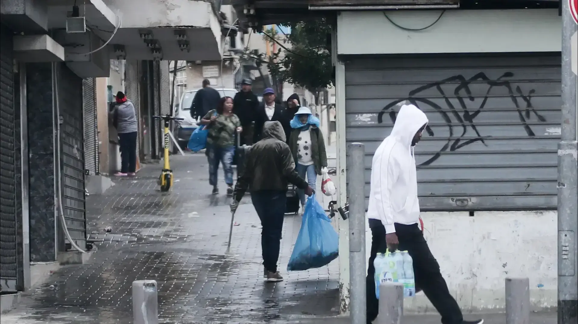 רחובות דרום תל אביב ריקים מאנשים בעקבות הנחיות משרד הבריאות
17 במרץ 2020 רחובות דרום תל אביב ריקים מאנשים בעקבות הנחיות משרד הבריאות
17 במרץ 2020