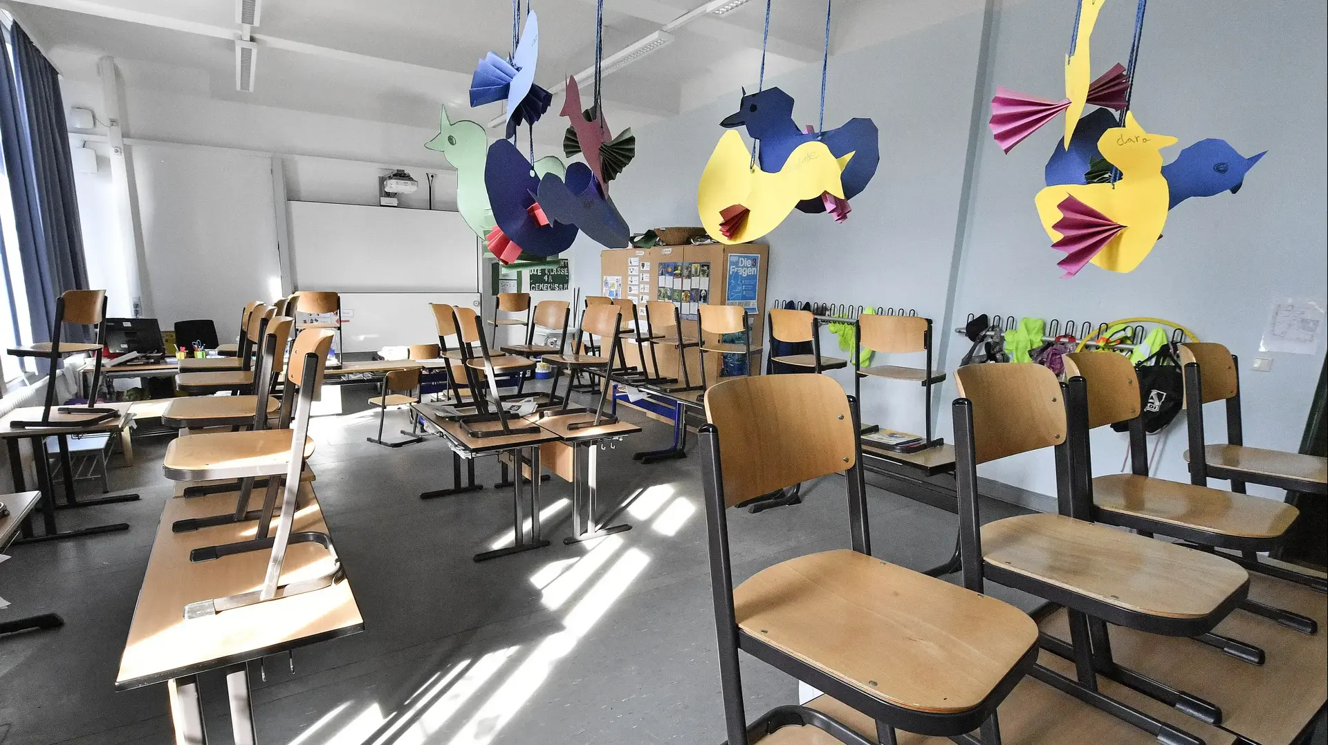 בית ספר מושבת בעקבות נגיף הקורונה בגלזנקירשן, גרמניה, 16 במרץ 2020 בית ספר מושבת בעקבות נגיף הקורונה בגלזנקירשן, גרמניה, 16 במרץ 2020