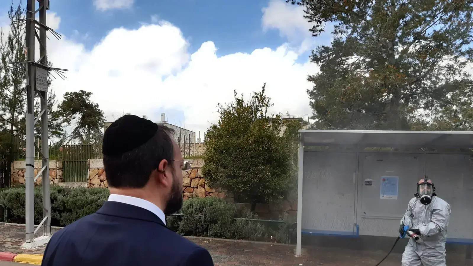 צוות כב"ה התחיל בחיטוי מרחבים ציבוריים בקרית יערים, 18 במרץ 2020