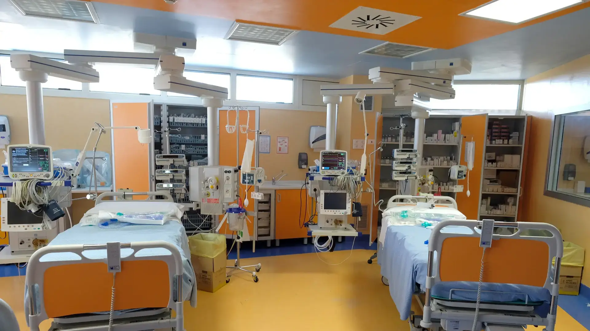 עמדת טיפול נמרץ לחולי נגיף הקורונה באחד מבתי החולים ברומא, איטליה 18 במרץ 2020 עמדת טיפול נמרץ לחולי נגיף הקורונה באחד מבתי החולים ברומא, איטליה 18 במרץ 2020