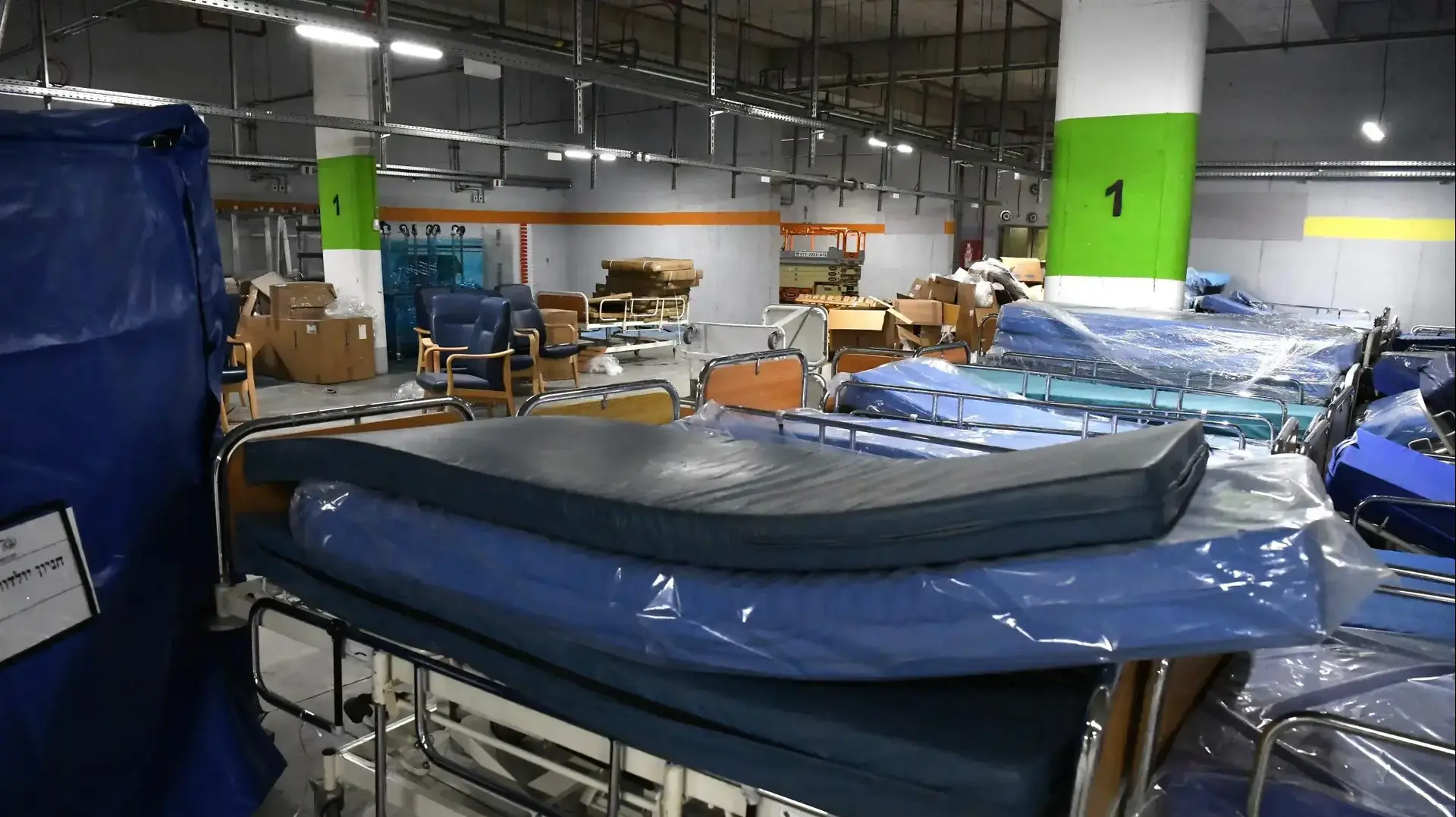 הכשרת חניה תת קרקעית לאכלוס מיטות אשפוז לחולי קורונה בבית חולים שיבא תל השומר, 19 במרץ 2020 הכשרת חניה תת קרקעית לאכלוס מיטות אשפוז לחולי קורונה בבית חולים שיבא תל השומר, 19 במרץ 2020