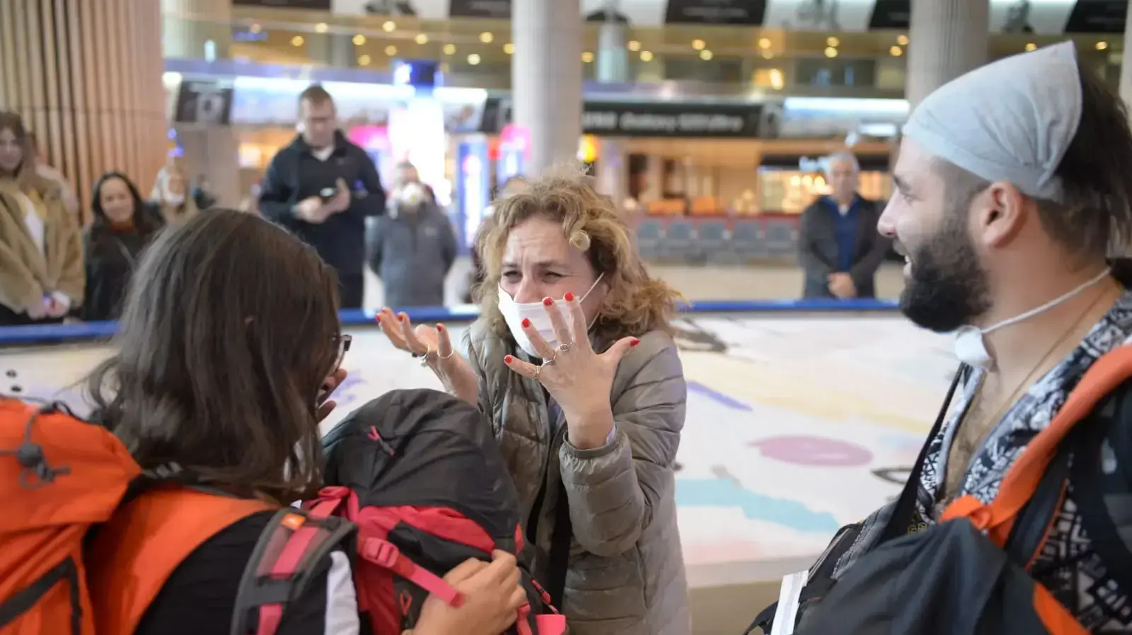 מטיילים ישראלים מפרו נחתו בארץ בטיסת חילוץ של אל-על, 20 במרץ 2020 מטיילים ישראלים מפרו נחתו בארץ בטיסת חילוץ של אל-על, 20 במרץ 2020