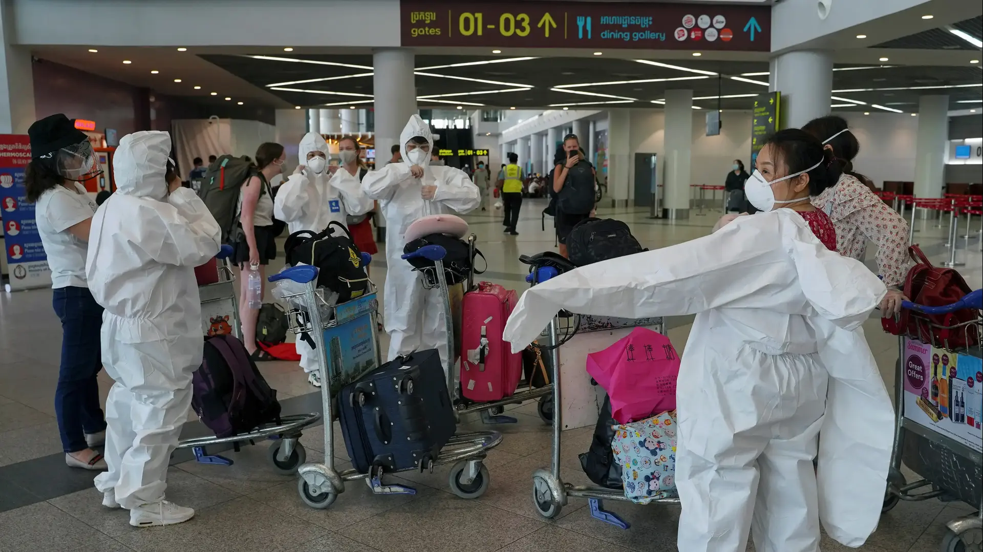 תיירים בשדה התעופה בפנום פן, קמבודיה תיירים בשדה התעופה בפנום פן, קמבודיה