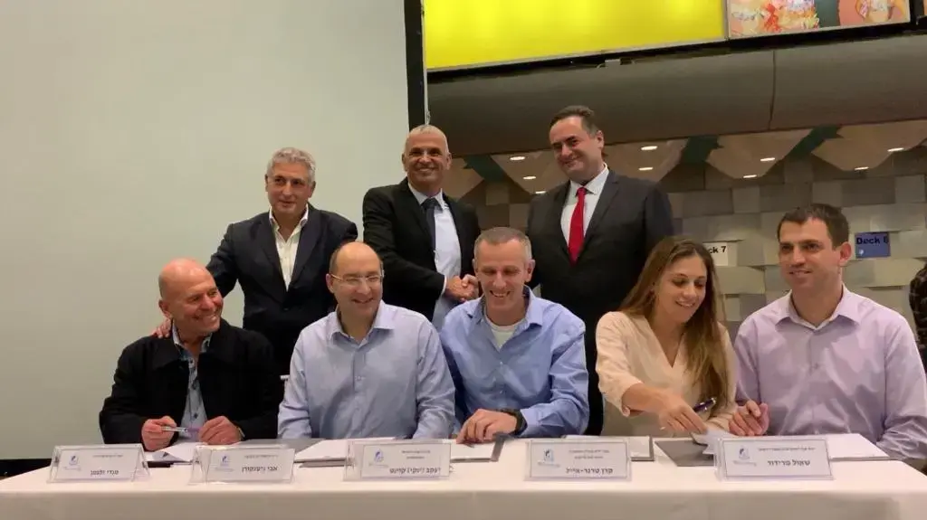 חותמים על הסכם הרפורמה בנמל חיפה. דצמבר 2018. חותמים על הסכם הרפורמה בנמל חיפה. דצמבר 2018.