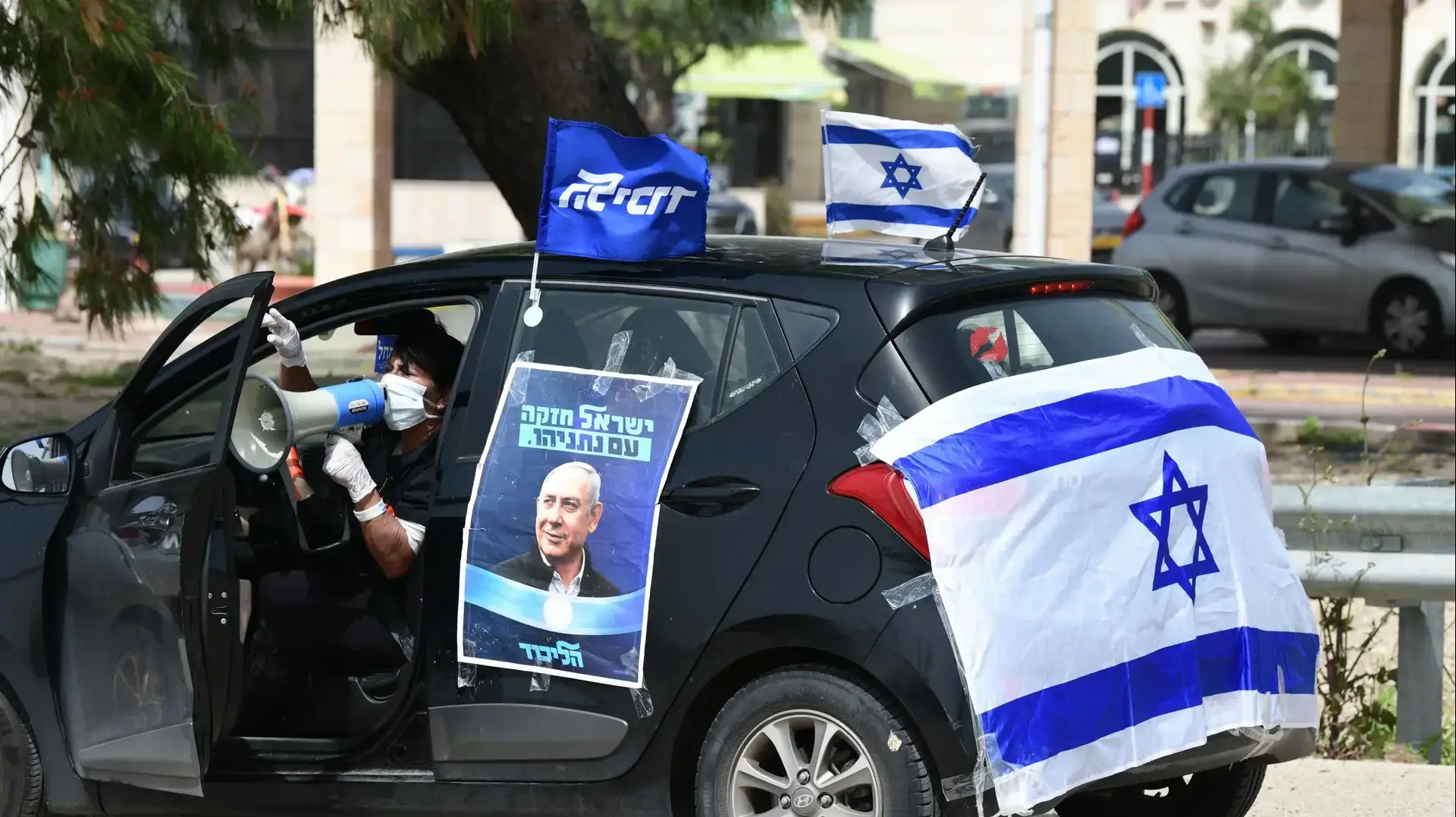 שיירת המחאה הציונית למען הדמוקרטיה רגע לפני יציאתם מלטרון 24 במרץ 2020 שיירת המחאה הציונית למען הדמוקרטיה רגע לפני יציאתם מלטרון 24 במרץ 2020
