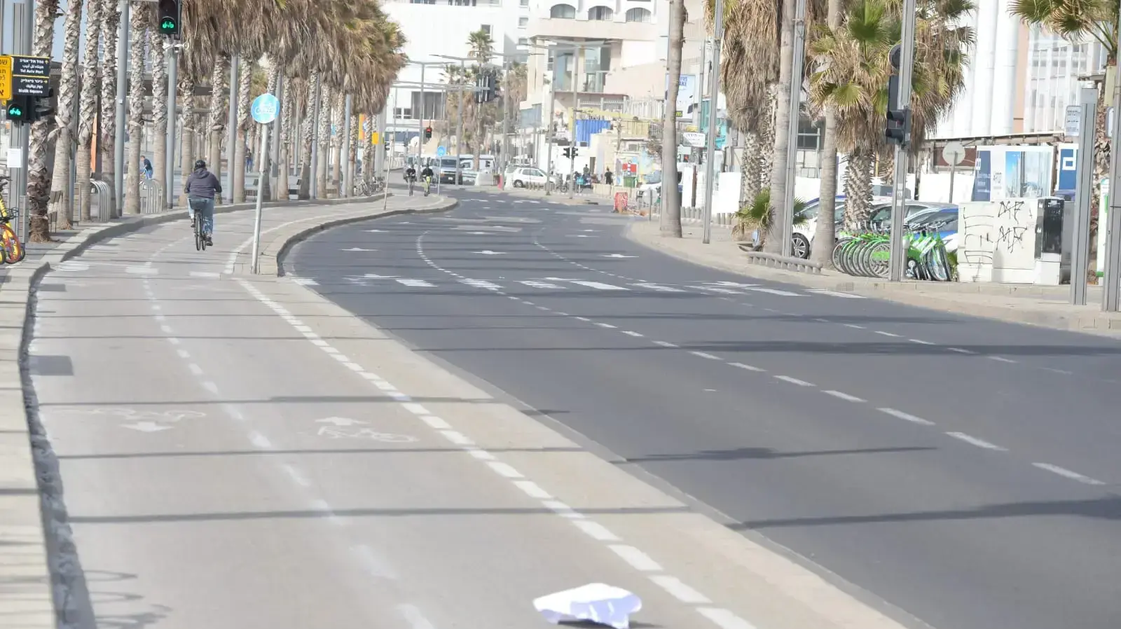 טיילת תל אביב לאחר החרפת הנחיות משרד הבריאות לצורך מניעת התשפטות נגיף הקורונה 26 במרץ 2020
טיילת תל אביב לאחר החרפת הנחיות משרד הבריאות לצורך מניעת התשפטות נגיף הקורונה 26 במרץ 2020