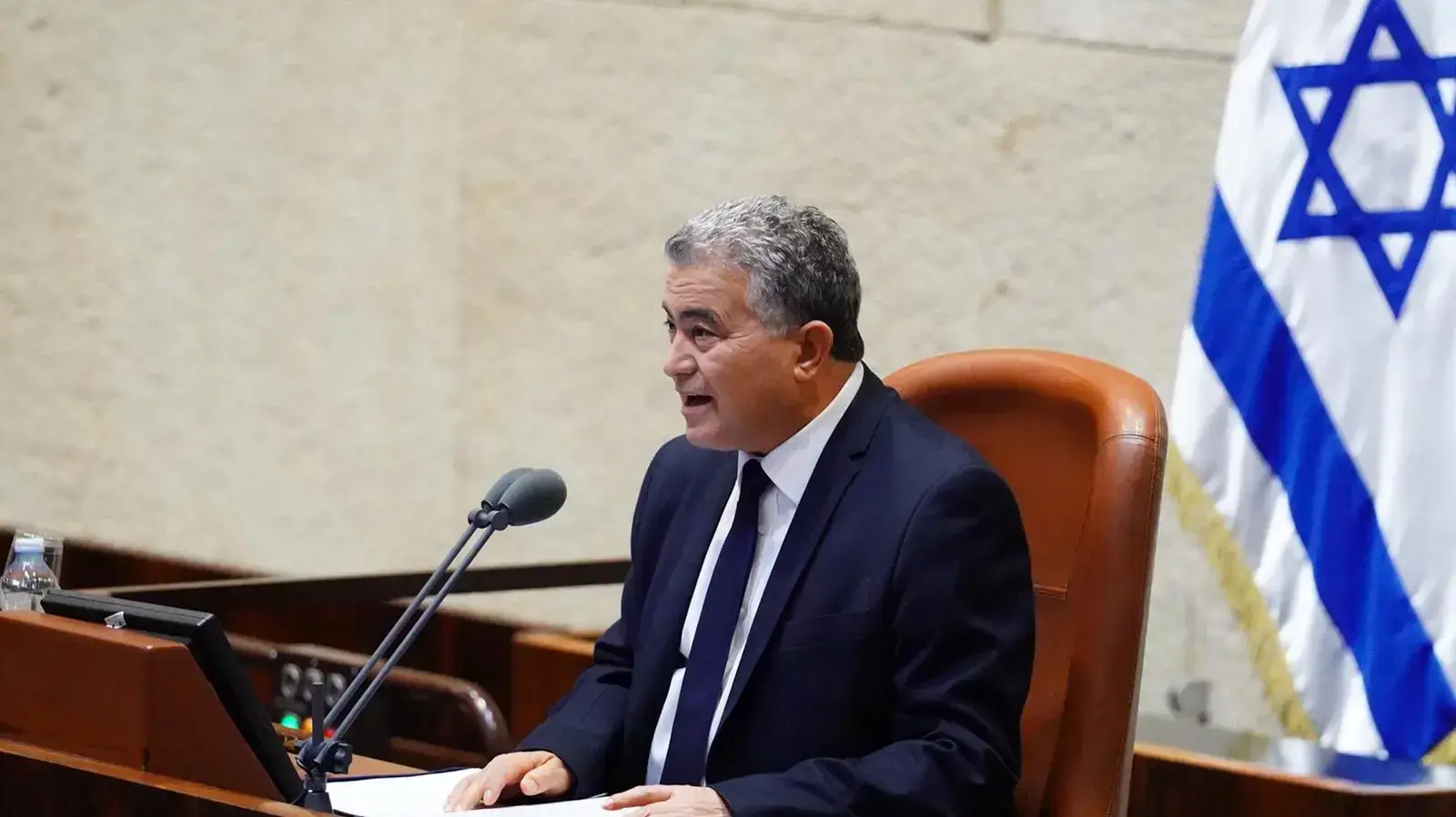 יו"ר הכנסת הזמני, עמיר פרץ במהלך הצבעה על בחירת יו"ר קבוע, כנסת, ירושלים 26 במרץ 2020 יו"ר הכנסת הזמני, עמיר פרץ במהלך הצבעה על בחירת יו"ר קבוע, כנסת, ירושלים 26 במרץ 2020