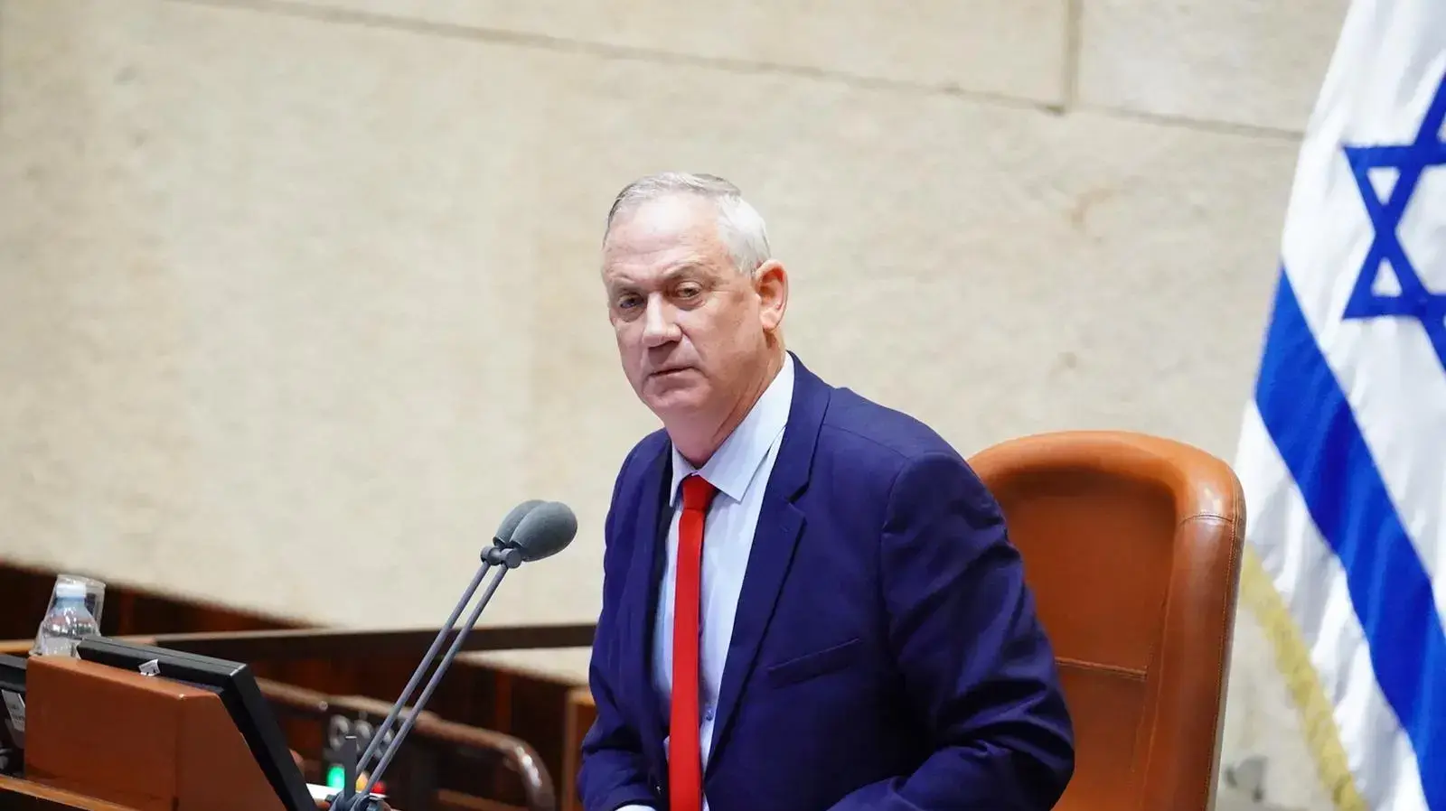 בני גנץ עם כניסתו לתפקיד יו"ר הכנסת 26 במרץ 2020 בני גנץ עם כניסתו לתפקיד יו"ר הכנסת 26 במרץ 2020