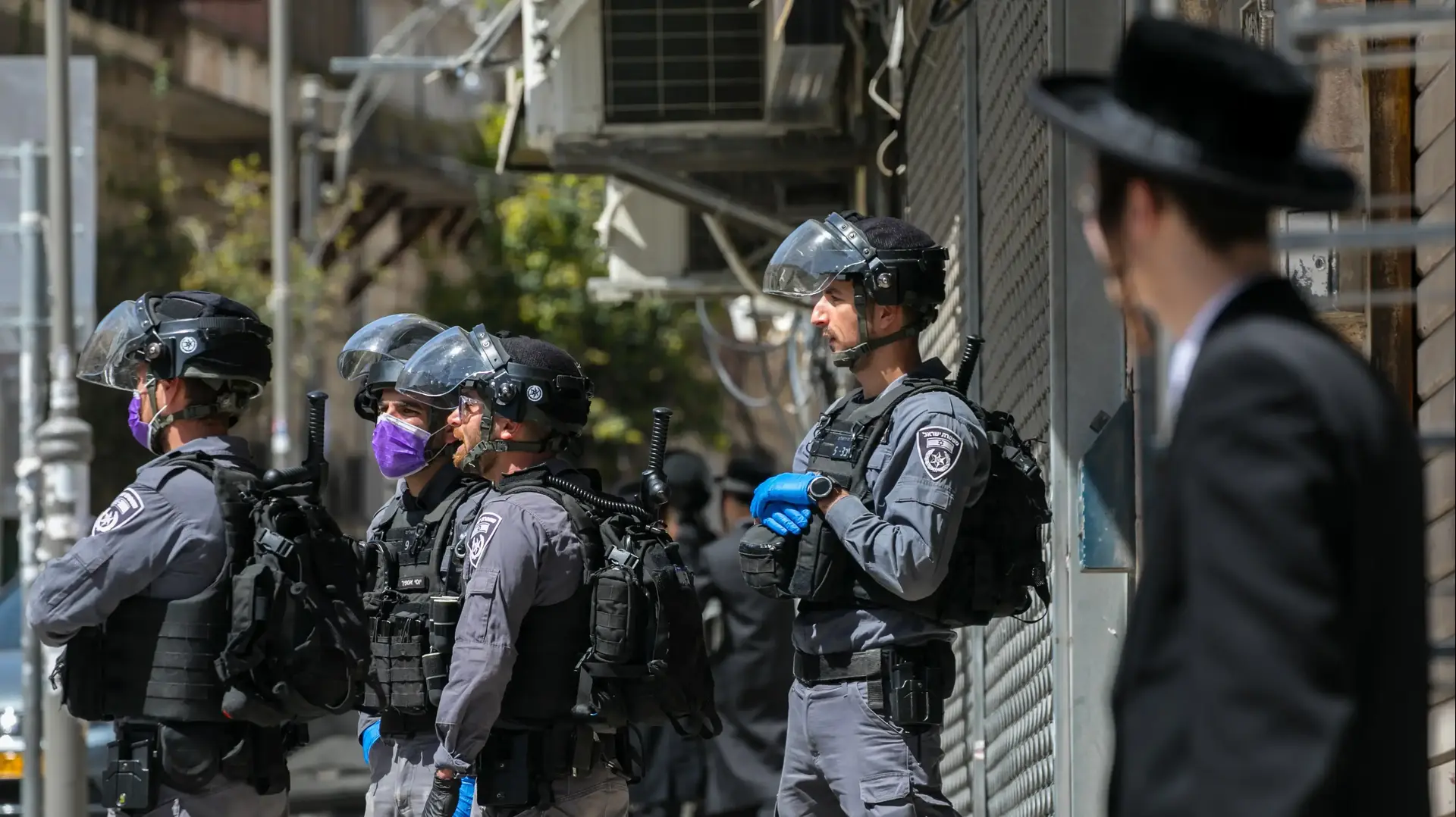 פעולות אכיפה של משטרת ישראל בשכונת מאה שערים בירושלים לצורך מניעת התפשטות נגיף הקורונה 29 במרץ 2020