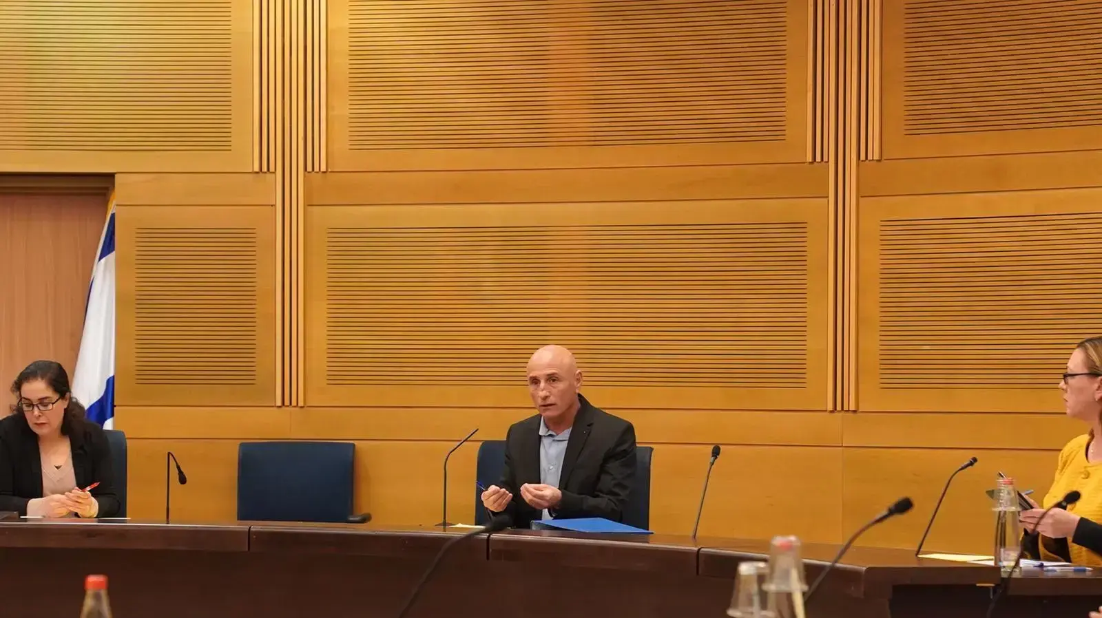 עופר שלח בוועדת הקורונה במסגרת דיון בסוגיית רכש מכונות הנשמה וציוד רפואי 30 במרץ 2020 עופר שלח בוועדת הקורונה במסגרת דיון בסוגיית רכש מכונות הנשמה וציוד רפואי 30 במרץ 2020