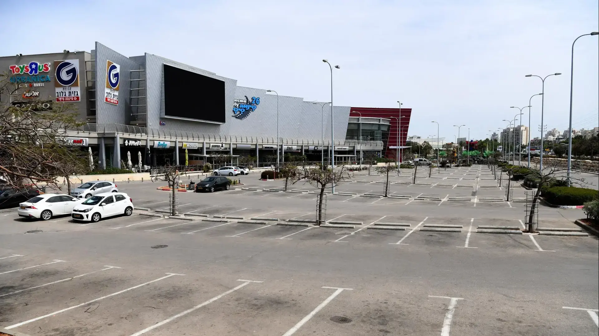 הכניסה למתחם סינמה סיטי בראשון לציון, 30 במרץ 2020 הכניסה למתחם סינמה סיטי בראשון לציון, 30 במרץ 2020