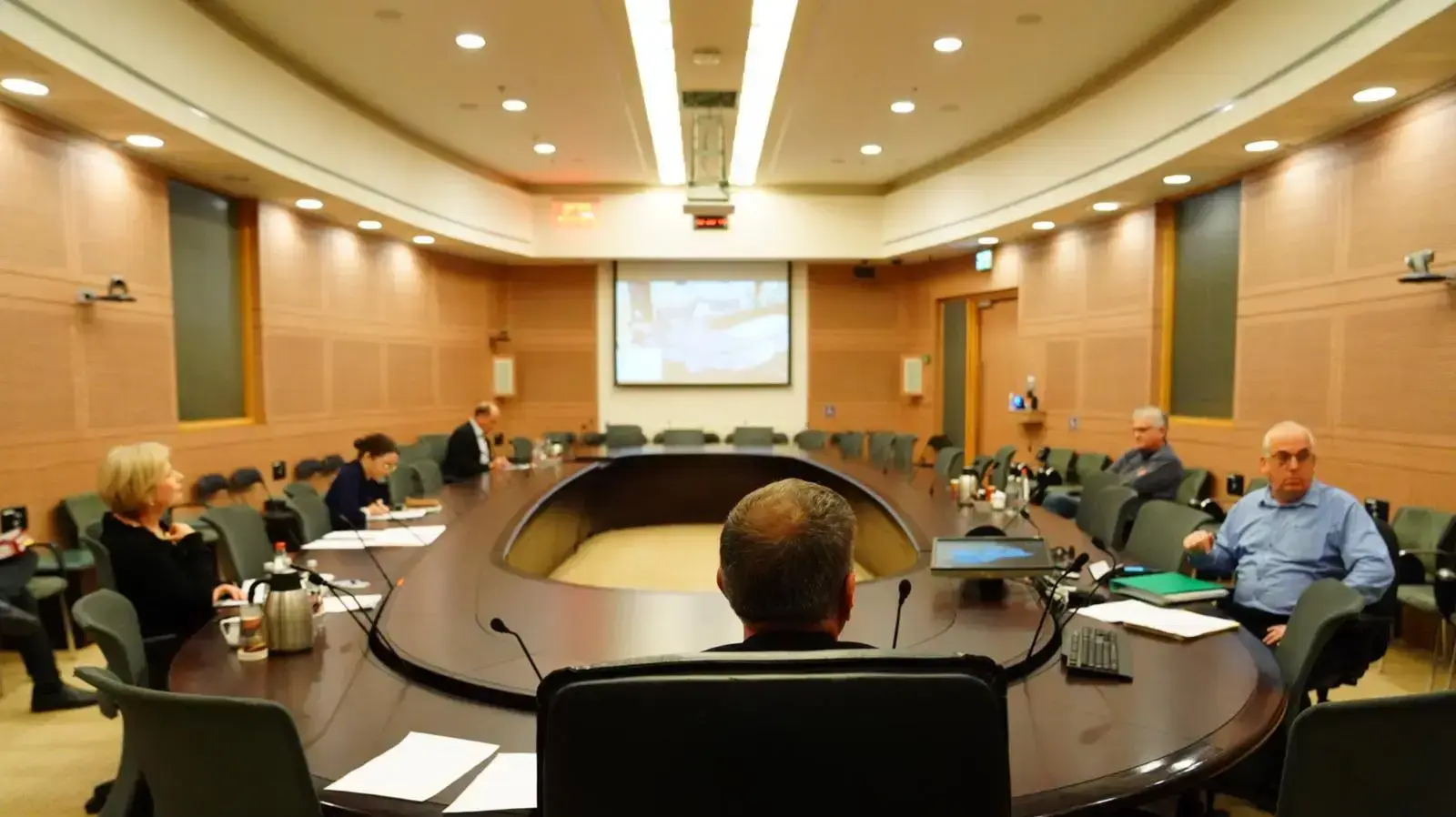 ועדת הכנסת הזמנית לענייני השב"כ אישרה את החלטת הממשלה להסמיך את שב"כ לסייע במאמץ לצמצום התפשטות הקורונה- למשך חודש ימים ועדת הכנסת הזמנית לענייני השב"כ אישרה את החלטת הממשלה להסמיך את שב"כ לסייע במאמץ לצמצום התפשטות הקורונה- למשך חודש ימים