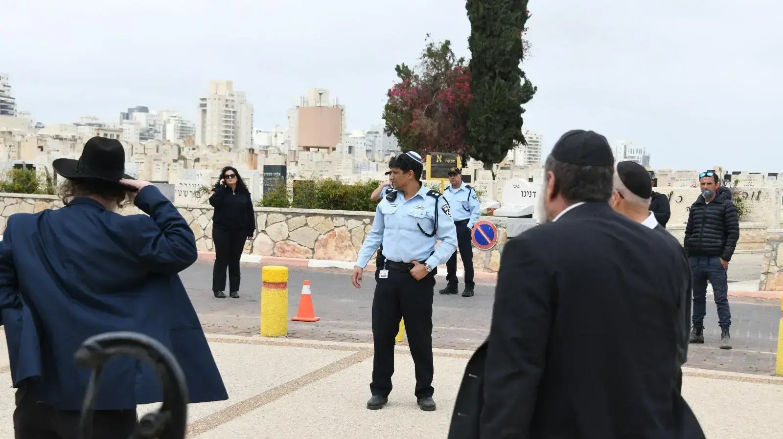 פעילות המשטרה בליווי ההלוויה מבבני ברק לבית העלמין בסגולה פעילות המשטרה בליווי ההלוויה מבבני ברק לבית העלמין בסגולה