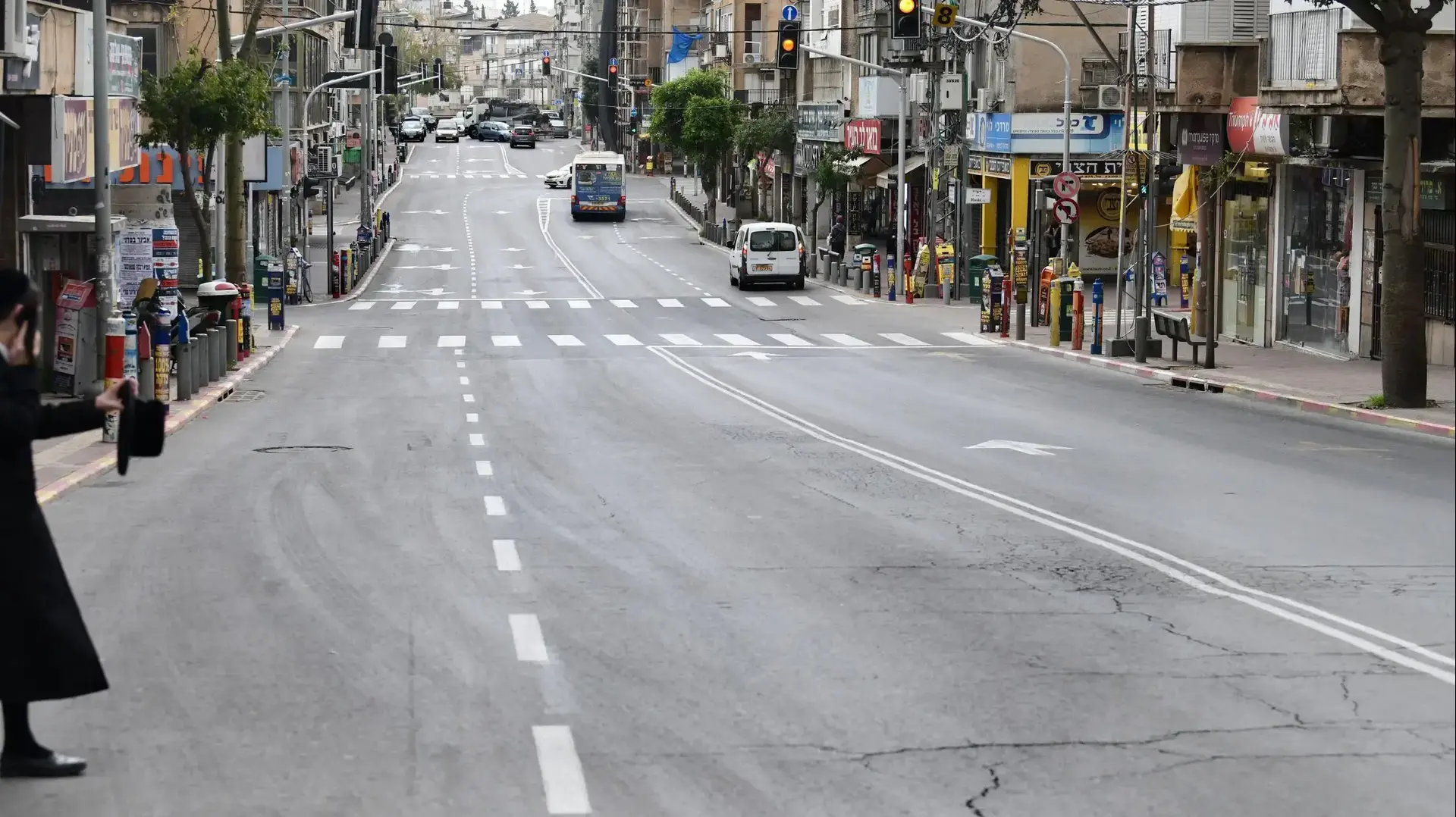 רחובות בני ברק שוממים בצל הנחיות משרד הבריאות 1 באפריל 2020 רחובות בני ברק שוממים בצל הנחיות משרד הבריאות 1 באפריל 2020