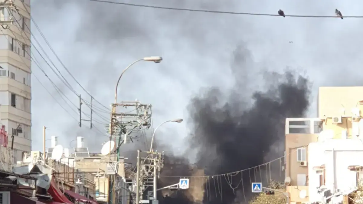 הפגנה של מספר תושבים ביפו במחאה על מעצר תושב המקום 1 באפריל 2020 הפגנה של מספר תושבים ביפו במחאה על מעצר תושב המקום 1 באפריל 2020