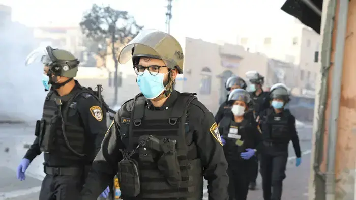 כוחות משטרה פרוסים במהלך הפגנה של מספר תושבים ביפו במחאה על מעצר תושב המקום 1 באפריל 2020 כוחות משטרה פרוסים במהלך הפגנה של מספר תושבים ביפו במחאה על מעצר תושב המקום 1 באפריל 2020