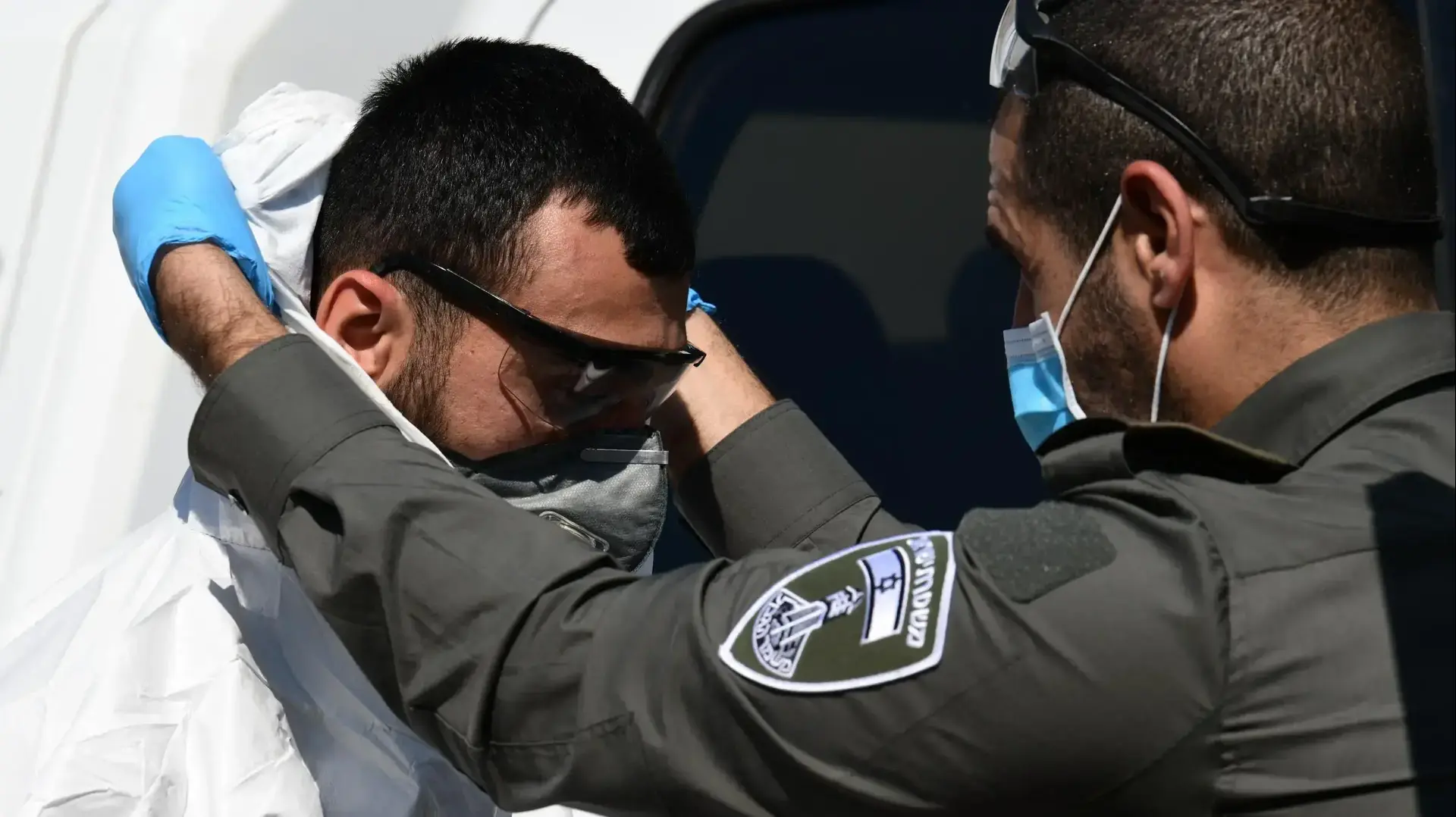 אכיפת תקנות הקורונה בישיבת פוניבז', בני ברק, באפריל 2020
