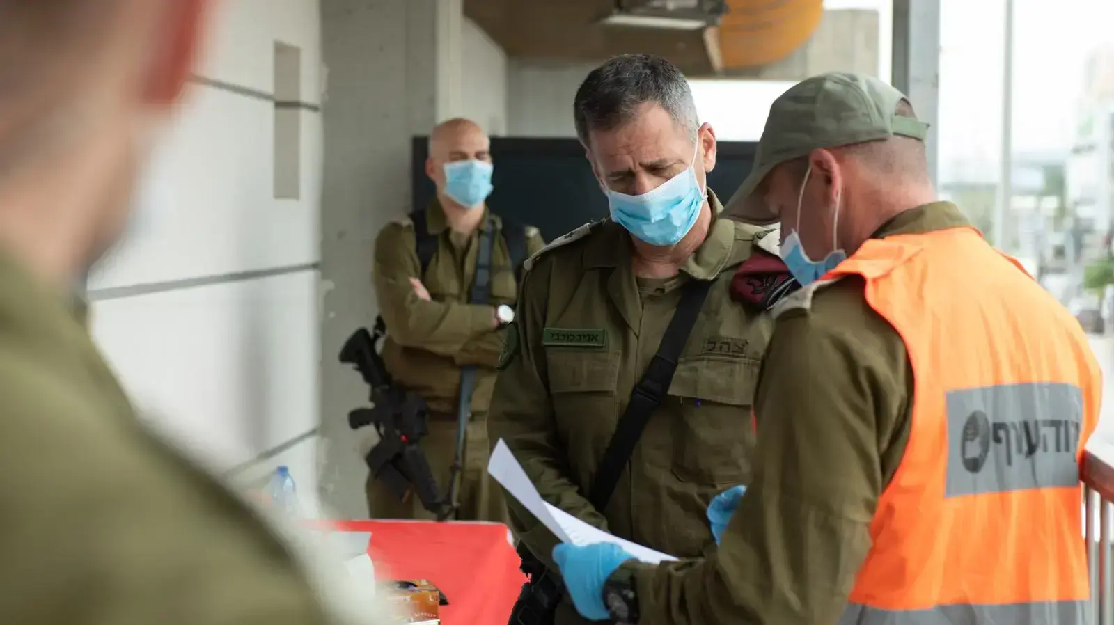 הרמטכ"ל, אביב כוכבי, במהלך ביקורו בבני ברק 5 באפריל 2020 הרמטכ"ל, אביב כוכבי, במהלך ביקורו בבני ברק 5 באפריל 2020