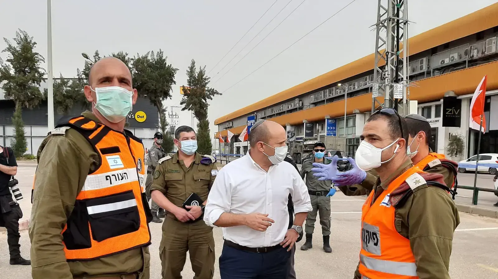 שר הביטחון, נפתלי בנט במהלך ביקורו בבני ברק 5 באפריל 2020 שר הביטחון, נפתלי בנט במהלך ביקורו בבני ברק 5 באפריל 2020
