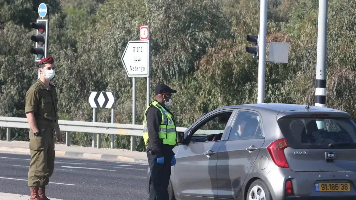 מחסום משטרתי צומת כביש 9 חדרה לאכיפת תקנות הקורונה, 8 באפריל 2020 מחסום משטרתי צומת כביש 9 חדרה לאכיפת תקנות הקורונה, 8 באפריל 2020