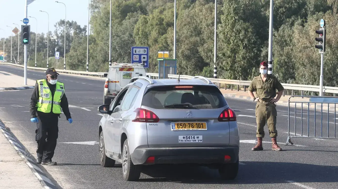 מחסום משטרתי צומת כביש 9 חדרה לאכיפת תקנות הקורונה, 8 באפריל 2020 מחסום משטרתי צומת כביש 9 חדרה לאכיפת תקנות הקורונה, 8 באפריל 2020