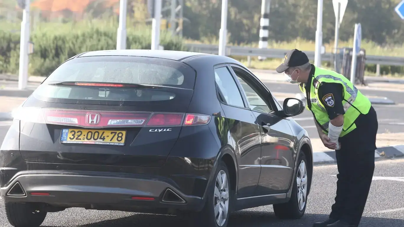 מחסום משטרתי צומת כביש 9 חדרה לאכיפת תקנות הקורונה, 8 באפריל 2020 מחסום משטרתי צומת כביש 9 חדרה לאכיפת תקנות הקורונה, 8 באפריל 2020