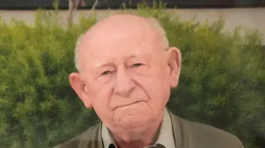 שמעון ריינזילבר בן 97, ניצול שואה, נפטר הלילה בבית החולים סורוקה בבאר שבע במחלקת הקורונה. שמעון ריינזילבר בן 97, ניצול שואה, נפטר הלילה בבית החולים סורוקה בבאר שבע במחלקת הקורונה.
