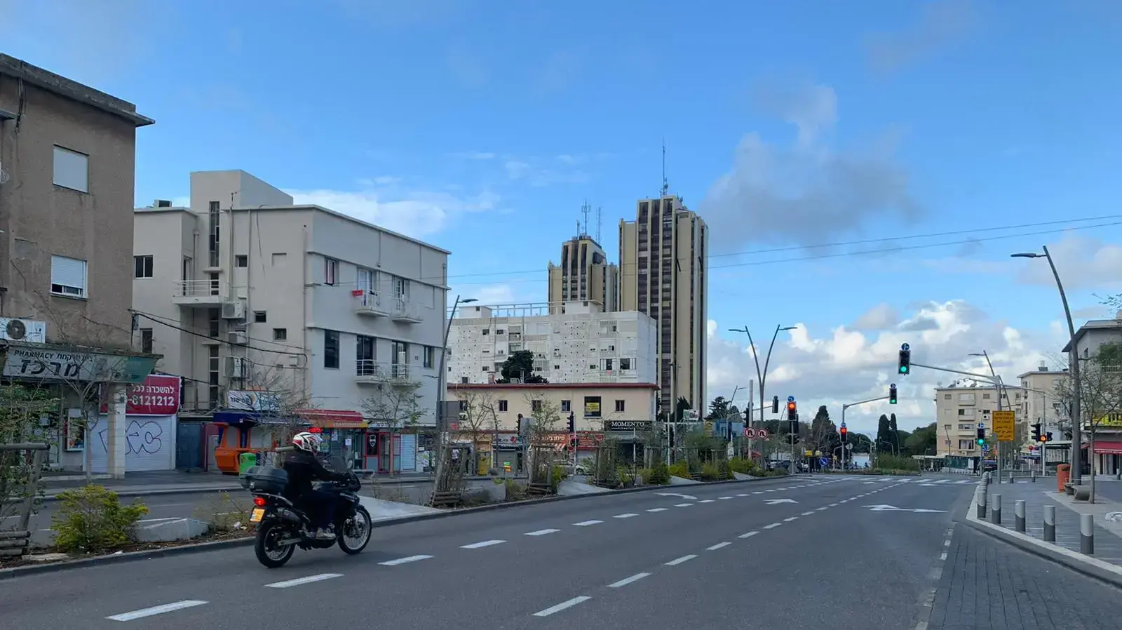 אחרי כניסת העוצר, מרכז הכרמל חיפה, 8 באפריל 2020 אחרי כניסת העוצר, מרכז הכרמל חיפה, 8 באפריל 2020