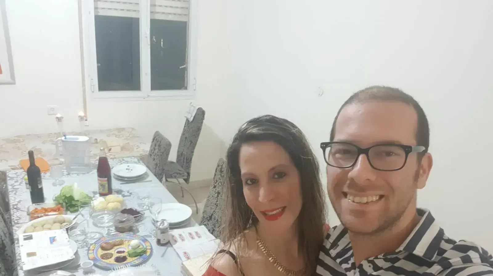 ליל הסדר,נעמה ואלי גולדינר,חיפה, 8 באפריל 2020 ליל הסדר,נעמה ואלי גולדינר,חיפה, 8 באפריל 2020