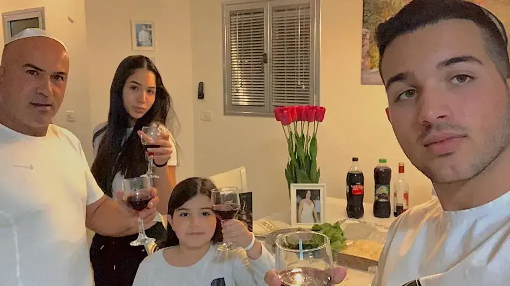 ליל הסדר בבית משפחת רובין בחדרה. 8 באפריל 2020 ליל הסדר בבית משפחת רובין בחדרה. 8 באפריל 2020