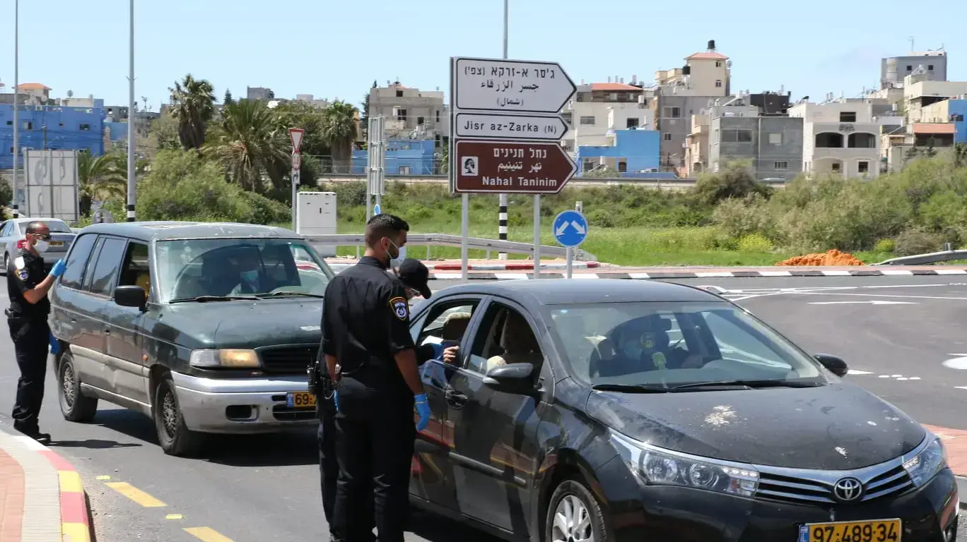 מחסום משטרתי בכניסה/יציאה ג'סר א-זרקא. 9 באפריל 2020 מחסום משטרתי בכניסה/יציאה ג'סר א-זרקא. 9 באפריל 2020