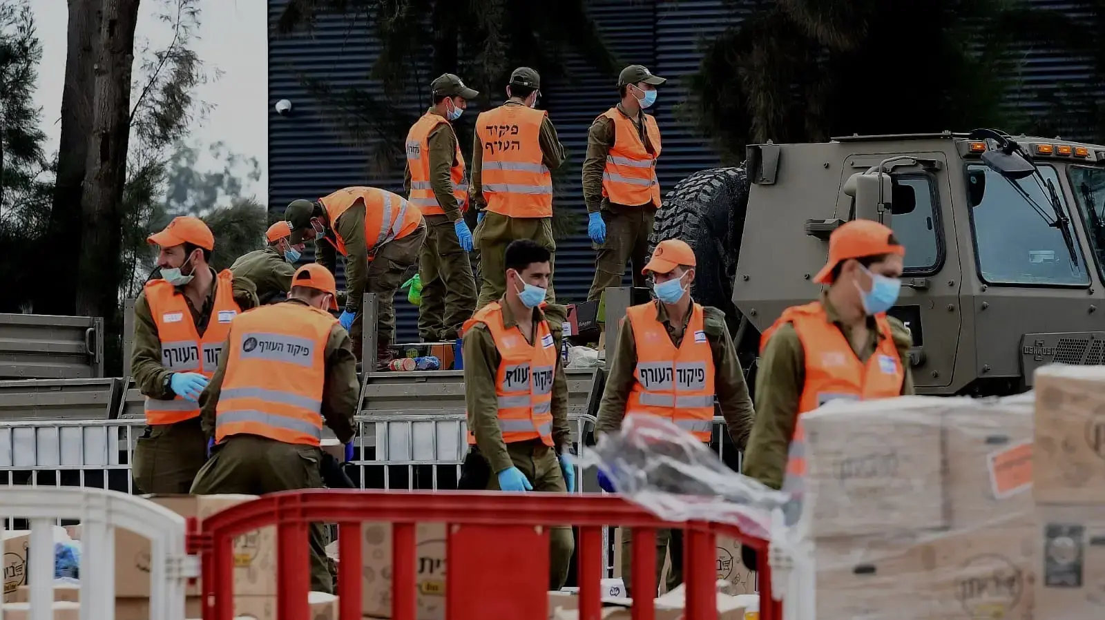 חלוקת מזון ע"י פיקוד העורף בבני ברק, 10 באפריל 2020 חלוקת מזון ע"י פיקוד העורף בבני ברק, 10 באפריל 2020