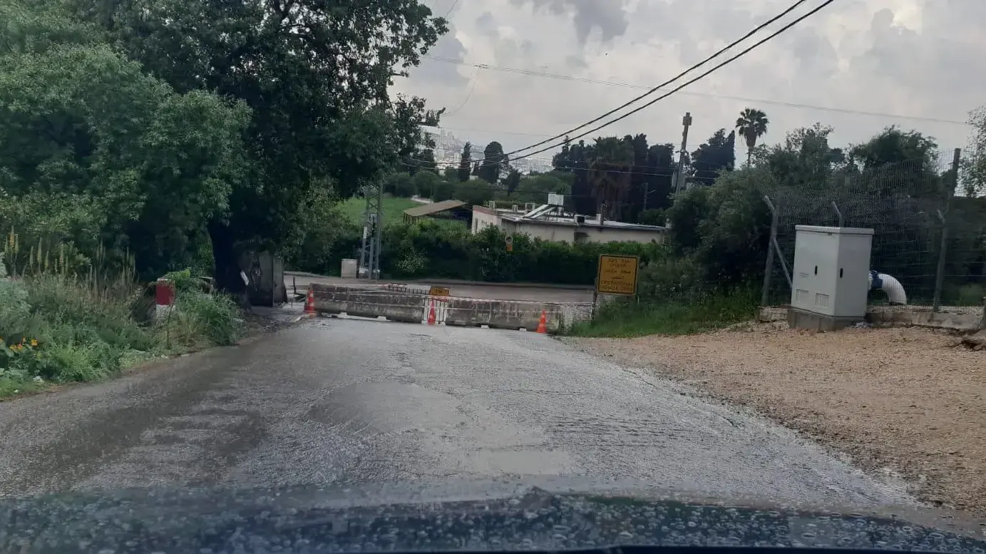 מחסום הוצב בגבול כפר חסידים רכסים, 10 באפריל 2020 מחסום הוצב בגבול כפר חסידים רכסים, 10 באפריל 2020