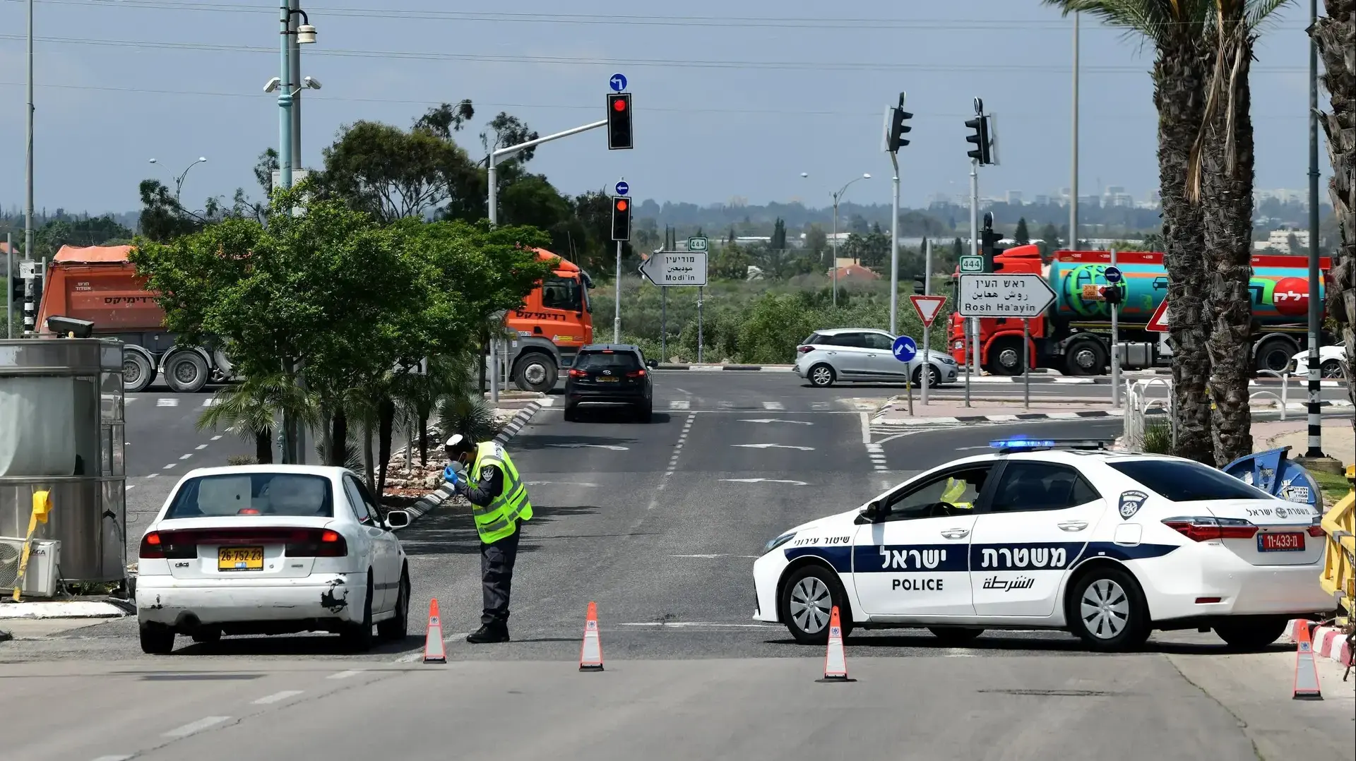אלעד תחת סגר בשל התפשטות תחלואת הקורונה בעיר 12 באפריל 2020 (צילום: ראובן קסטרו) אלעד תחת סגר בשל התפשטות תחלואת הקורונה בעיר 12 באפריל 2020 (צילום: ראובן קסטרו)