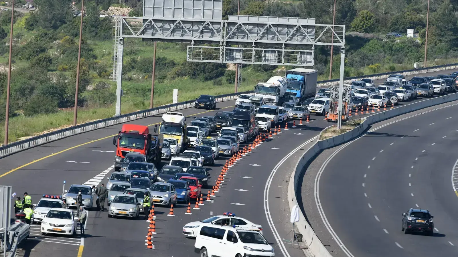 מחסומים בכניסה לירושלים, מחלף חמד, 14 באפריל 2020 מחסומים בכניסה לירושלים, מחלף חמד, 14 באפריל 2020