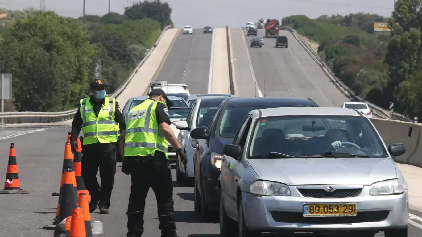 מחסום משטרת התנועה כביש 65 צומת נחל חדרה - ה-14 לאפריל 2020