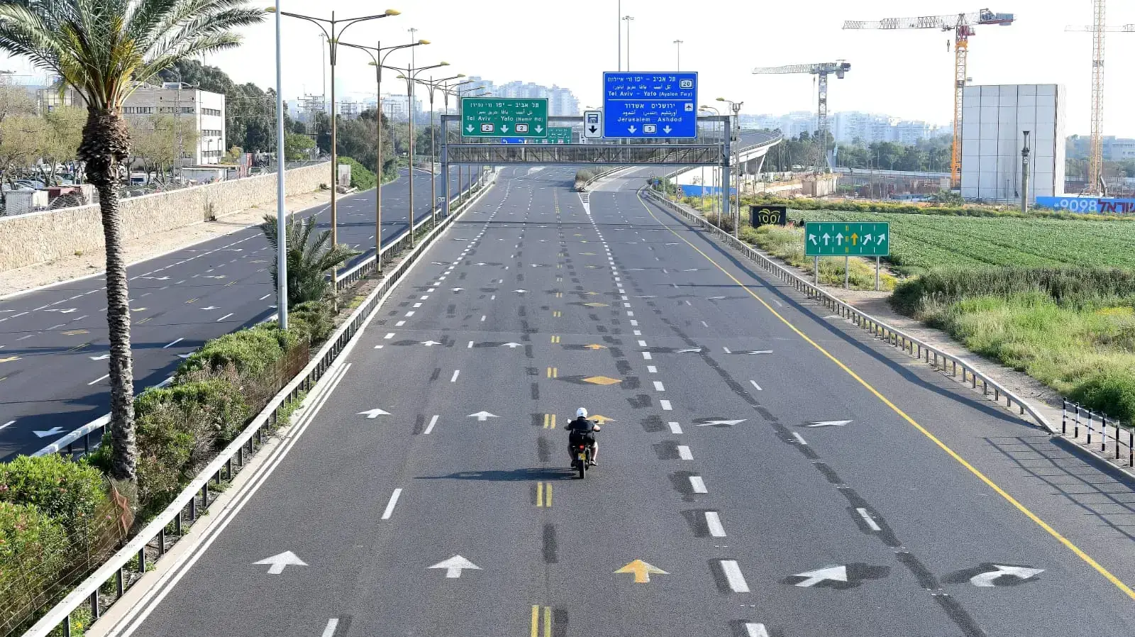 מחסומים בערב חג שני של פסח, כביש החוף, תל אביב - הרצליה 14 באפריל 2020 מחסומים בערב חג שני של פסח, כביש החוף, תל אביב - הרצליה 14 באפריל 2020
