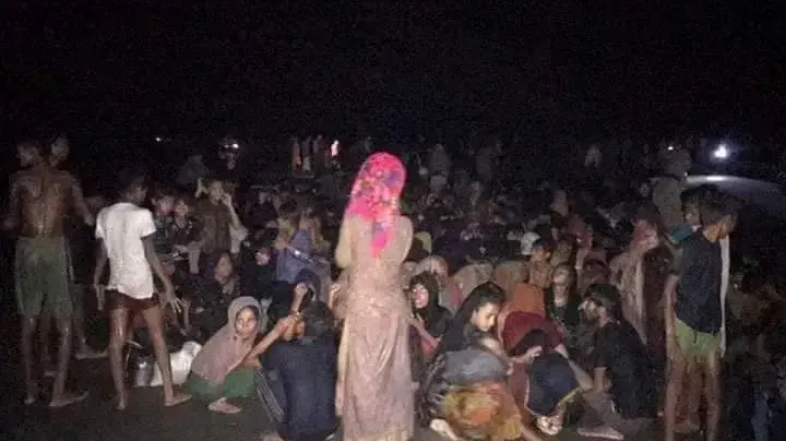 פליטים רוהינגים אחרי שחולצו מלב ים בחופי בנגלדש, 16 באפריל 2020