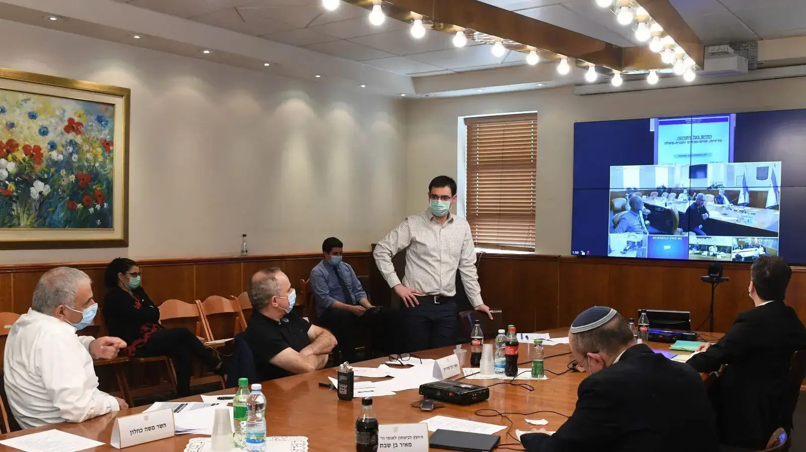 דיון עם שרי ממשלה, מנכ"לי משרדים וגורמי רפואה ומדע בכירים, בו מציגים תכניות שונות להקלת ההגבלות, משרד רה"מ, ירושלים 16 באפריל 2020 דיון עם שרי ממשלה, מנכ"לי משרדים וגורמי רפואה ומדע בכירים, בו מציגים תכניות שונות להקלת ההגבלות, משרד רה"מ, ירושלים 16 באפריל 2020