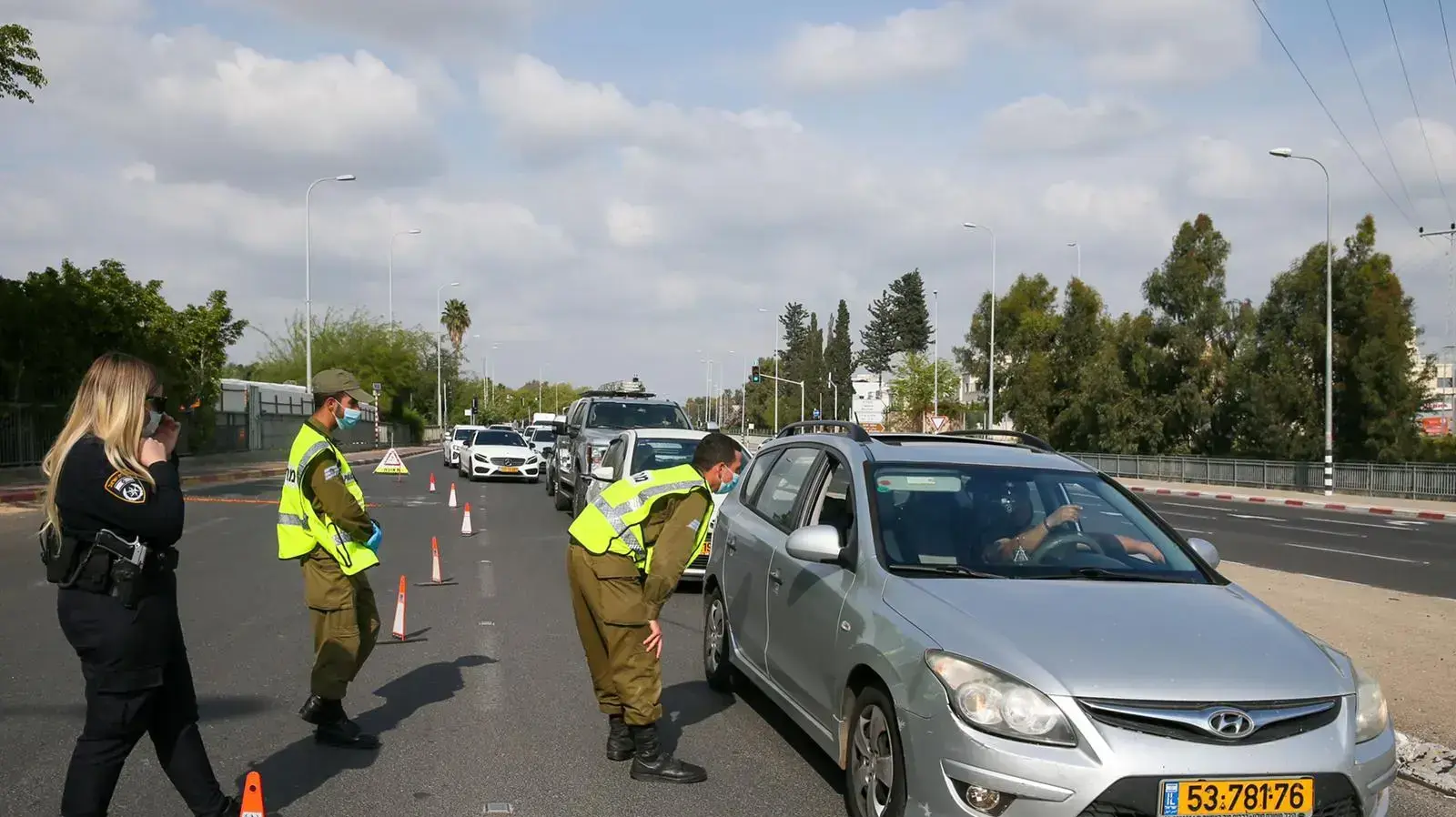 מחסום משטרתי סמוך לרמלה, 17 באפריל 2020 מחסום משטרתי סמוך לרמלה, 17 באפריל 2020