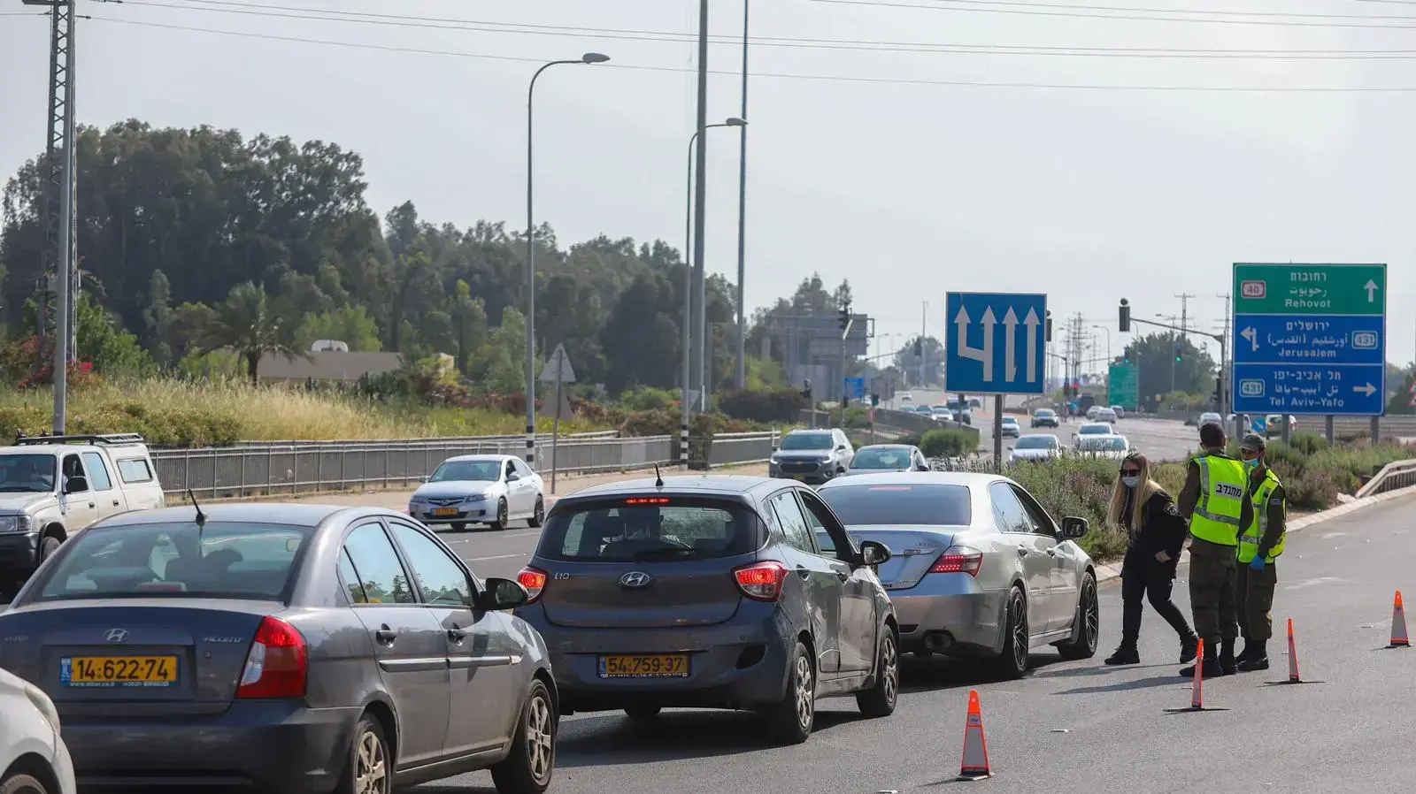 מחסום משטרתי סמוך לרמלה, 17 באפריל 2020 מחסום משטרתי סמוך לרמלה, 17 באפריל 2020