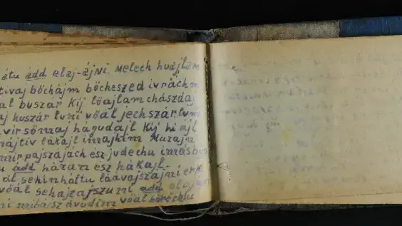 סידור תפילה שנכתב מזיכרון בידי Haya Irén Stein לבית Weiss מ-Satu Mare בעת שהותה כעובדת כפייה במחנה Soemmerda ב-1945 סידור תפילה שנכתב מזיכרון בידי Haya Irén Stein לבית Weiss מ-Satu Mare בעת שהותה כעובדת כפייה במחנה Soemmerda ב-1945