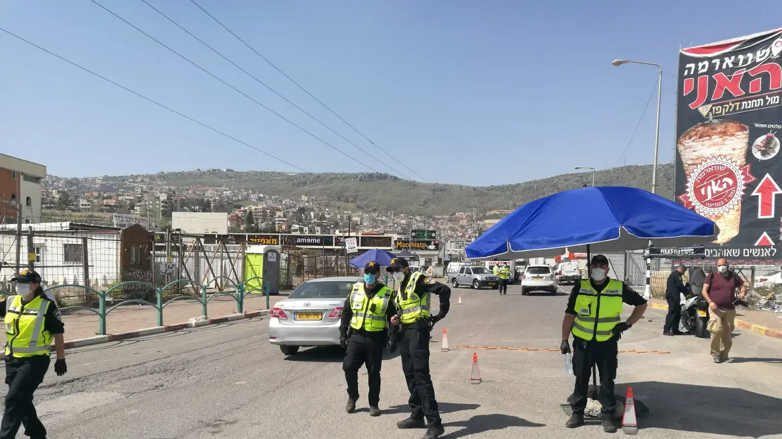 הכניסה הראשית לדיר אל-אסד בזמן ביקורו של השר לביטחון הפנים גלעד ארדן. 19 באפריל 2020 הכניסה הראשית לדיר אל-אסד בזמן ביקורו של השר לביטחון הפנים גלעד ארדן. 19 באפריל 2020