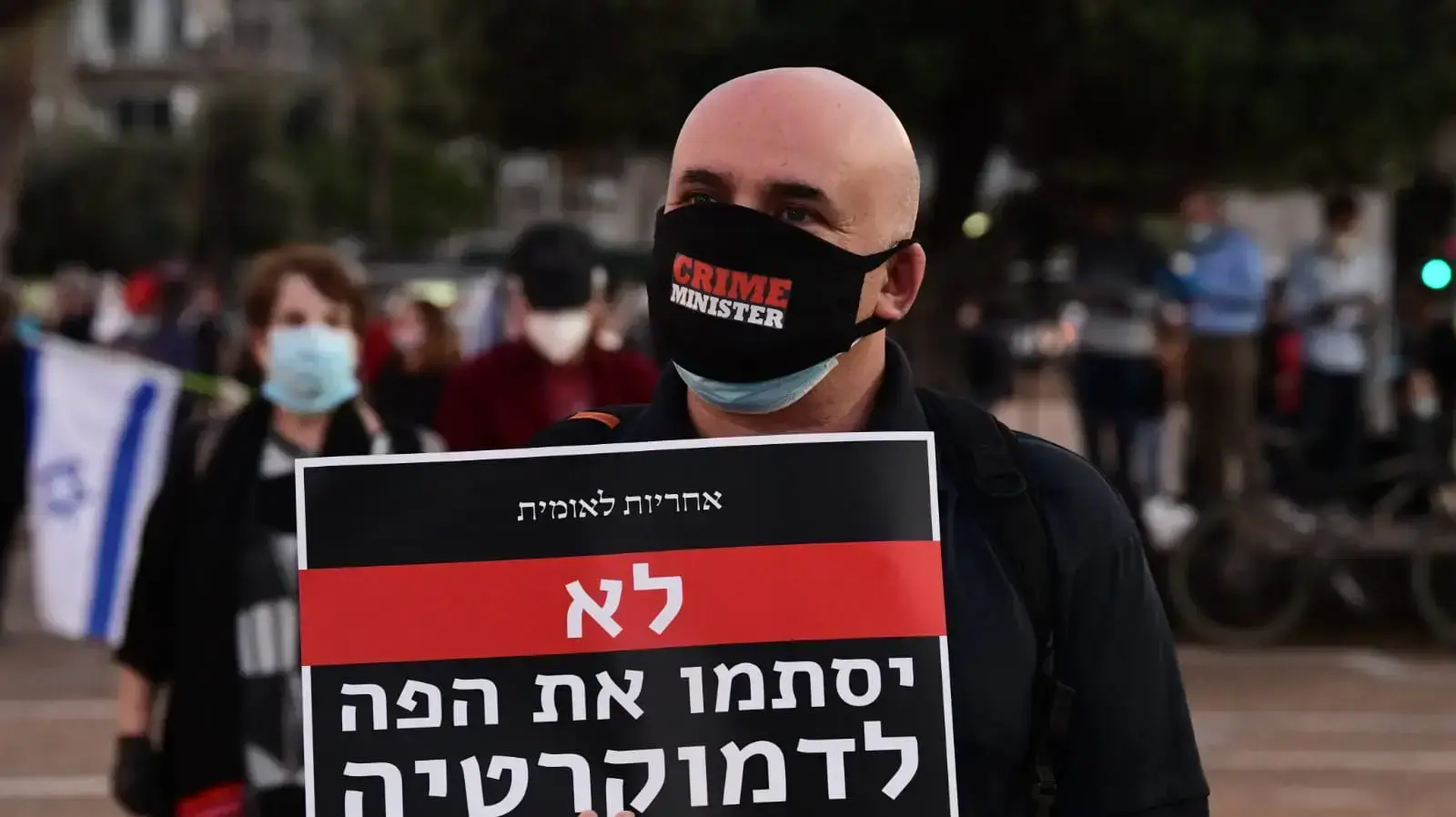 הפגנה תנועת ״הדגלים השחורים״ כיכר רבין, ת״א 19 באפריל 2020 הפגנה תנועת ״הדגלים השחורים״ כיכר רבין, ת״א 19 באפריל 2020
