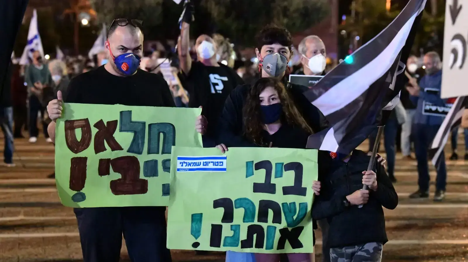 מחאת תנועת ״הדגלים השחורים״ כיכר רבין, ת״א 19 באפריל 2020 מחאת תנועת ״הדגלים השחורים״ כיכר רבין, ת״א 19 באפריל 2020