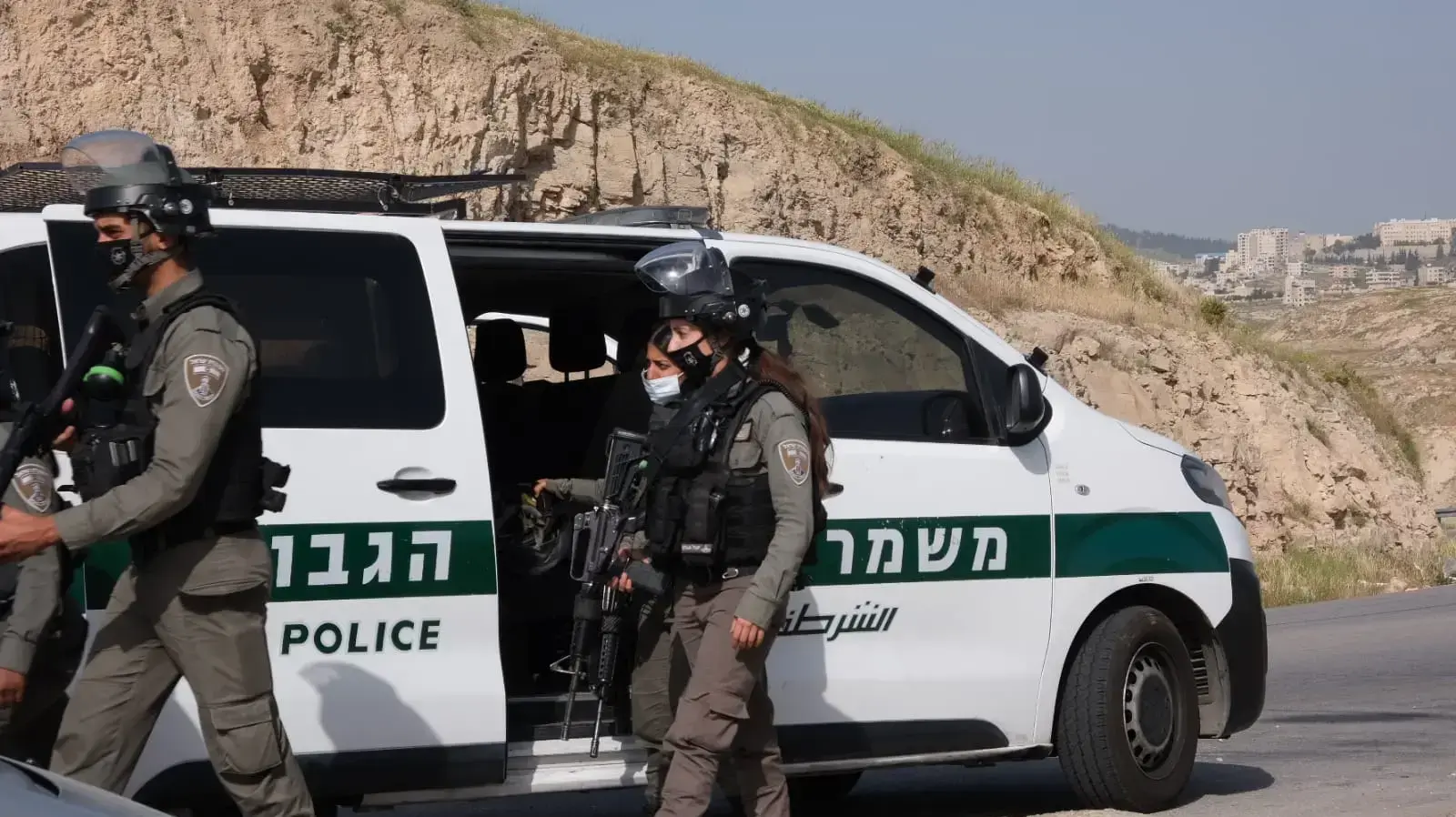 איזור זירת פיגוע הדריסה והדקירה שאירע לפני זמן קצר במחסום הקיוסק, סמוך למעלה אדומים. איזור זירת פיגוע הדריסה והדקירה שאירע לפני זמן קצר במחסום הקיוסק, סמוך למעלה אדומים.