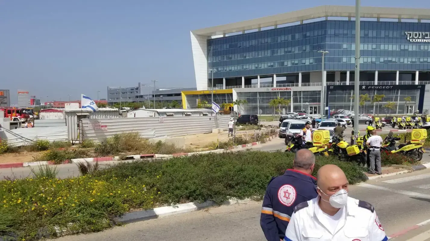 זירת האירוע בו קרס מבנה באתר בנייה בראשון לציון. 22 באפריל 2020 זירת האירוע בו קרס מבנה באתר בנייה בראשון לציון. 22 באפריל 2020